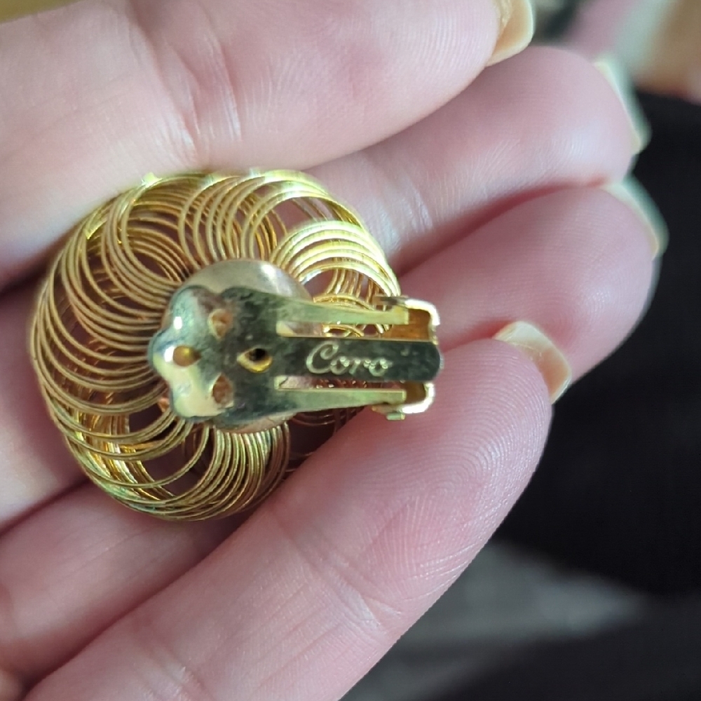 Vintage Coro Gold-Tone Textured Wire Swirl Rhinestone Flower Clip-On Earrings - Picture 2 of 4